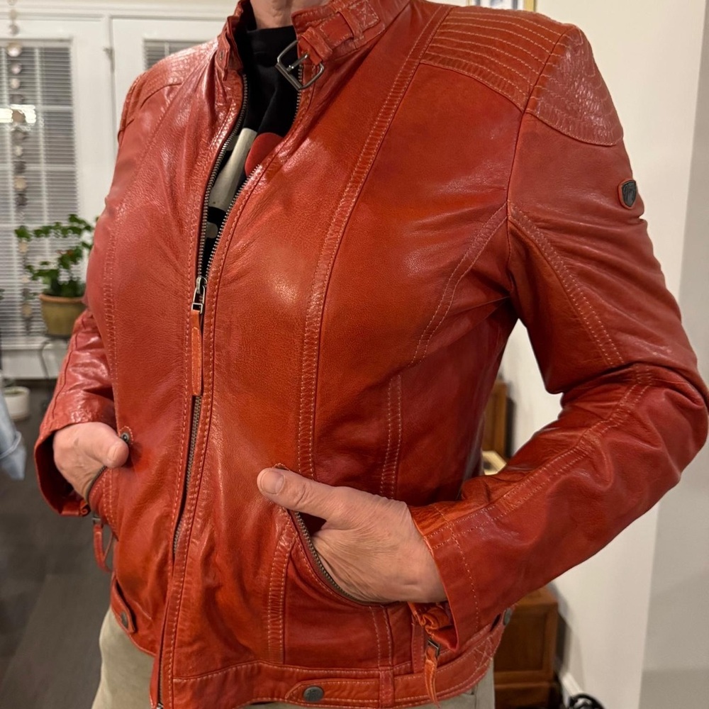 Gipsy Red Leather Jacket with Stand-Up Collar and Fitted Design